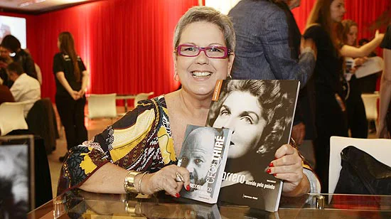 Tania Carvalho em evento literário